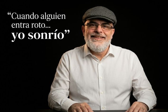 Explico como puedo ayudar a la persona Cuando alguien entra roto… yo sonríoque esta pasando por un mal momento en su vida